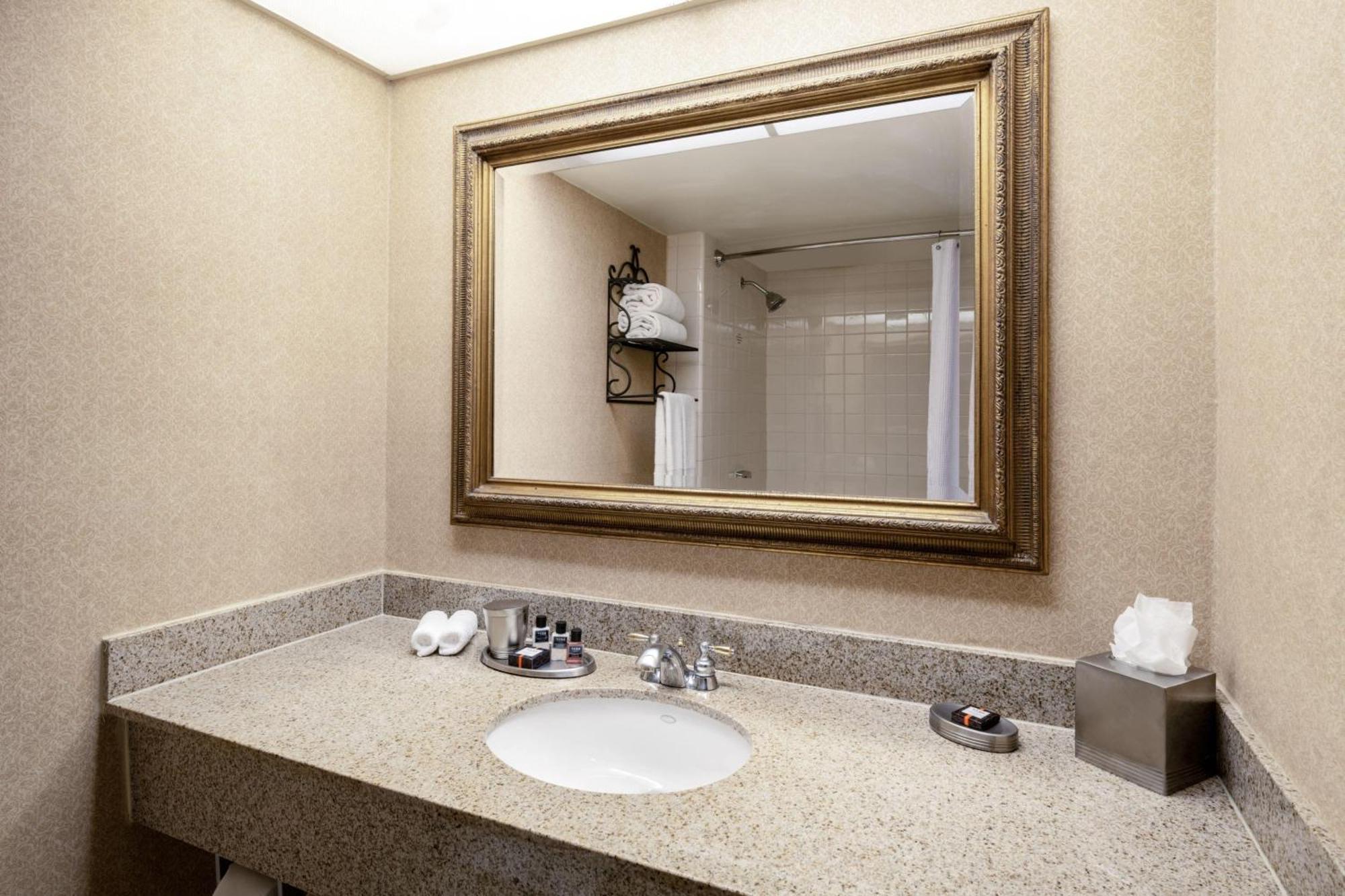 Austin Southpark Hotel Exterior photo